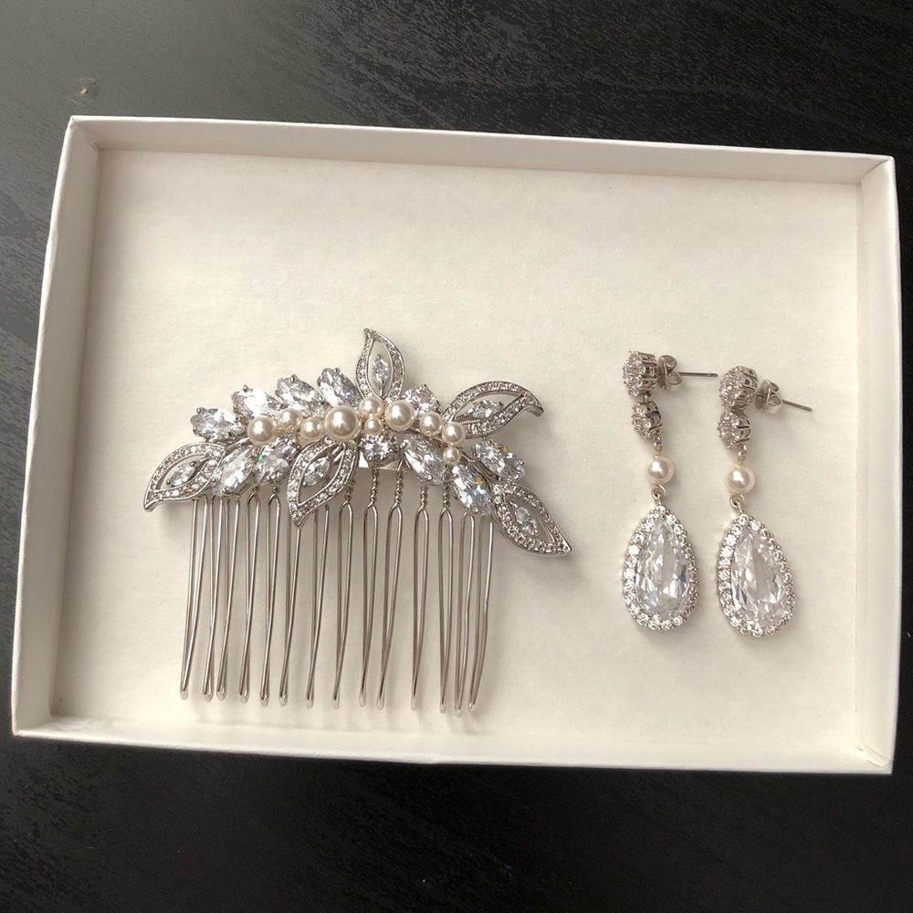 Bridal hair comb & earrings